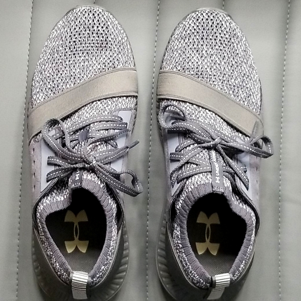 UNDER ARMOUR SHOE NEW/O TAG